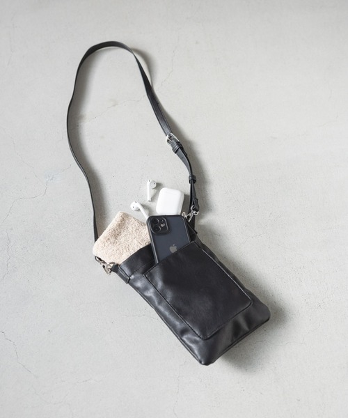 LOWRYS FARM（ローリーズファーム）の「コンパクトショルダーＢＡＧ　 323473（ショルダーバッグ・メンズ・ブラック・FREE）」の4枚目の写真