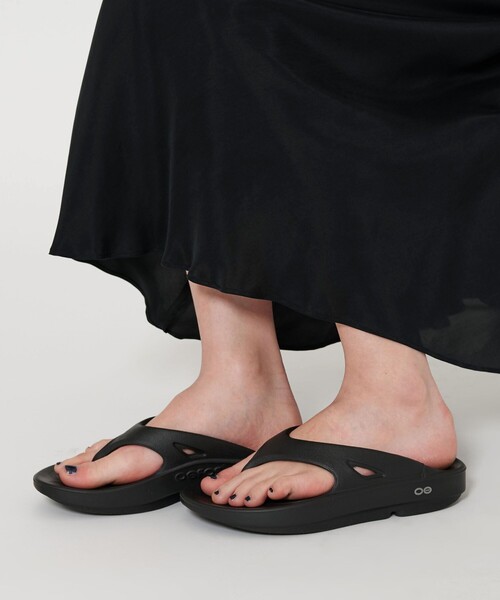 ＜OOFOS＞OOriginalサンダル
