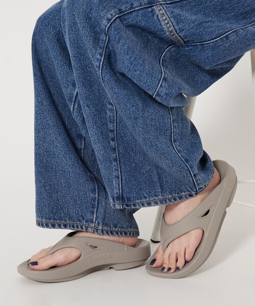 ＜OOFOS＞OOriginalサンダル