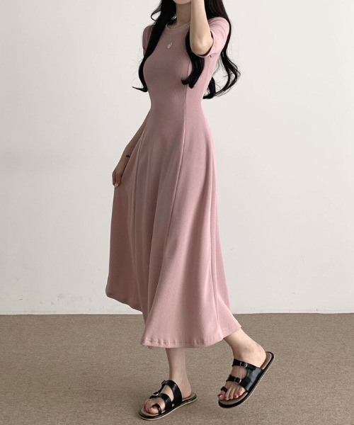 humoresque ピンクベージュ ロングワンピース 半袖　シルク humoresque ピンクベージュ ロングワンピース 半袖 シルク