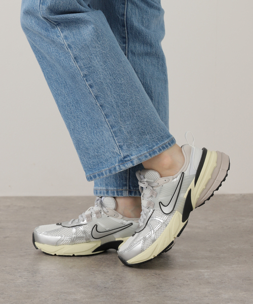 お洒落になりた〜い NIKE ナイキ V2Kラン FD0736-100 NIKE WMNS V2K RUN ナイキ ウィメンズ V2K FD0736 100 : リ