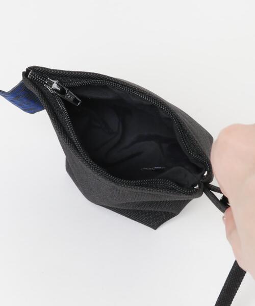 URBAN RESEARCH(アーバンリサーチ)の「Kaan MINI LANYARD POUCH(ショルダーバッグ・メンズ・イエロー/オレンジ/ブルー/ブラック/モカ/ブルー系その他/グリーン系その他・FREE)」の13枚目の写真