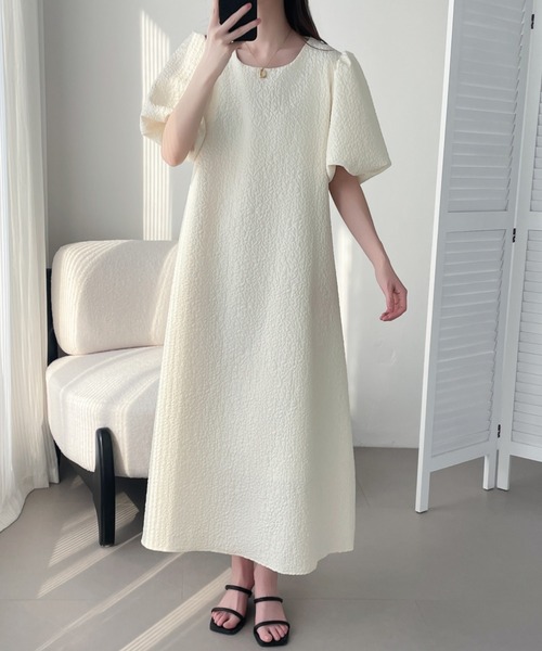 ABITOKYO(アビトーキョー)の「ふくれジャガードボリュウーム袖ロングワンピース(ワンピース・レディース・アイボリー/ブラック/ブルー・M/L/XL)」の12枚目の写真