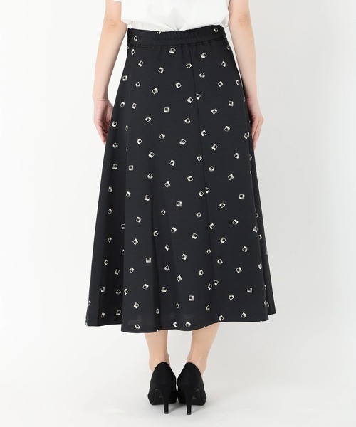 STRAWBERRY-FIELDS（ストロベリーフィールズ）の「フレアースカート（スカート・レディース・ブラック/キナリ・1/2）」の8枚目の写真