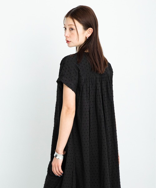 URBAN RESEARCH Sonny Label（アーバンリサーチサニーレーベル）の「コットンストライプドビーギャザーワンピース（ワンピース・レディース・ブラック/グリーン系その他/チャコールグレー・FREE）」の6枚目の写真