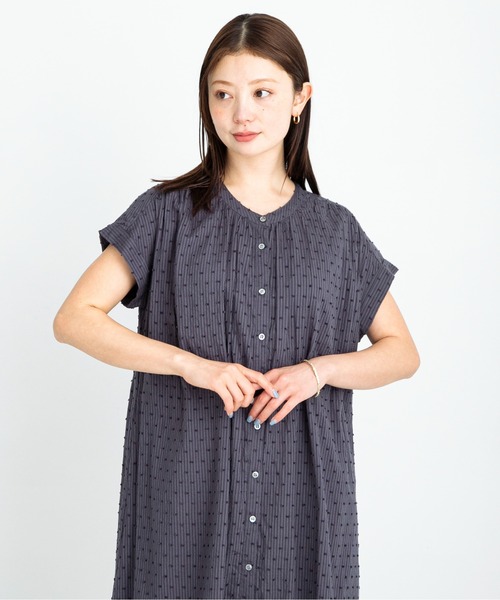 URBAN RESEARCH Sonny Label（アーバンリサーチサニーレーベル）の「コットンストライプドビーギャザーワンピース（ワンピース・レディース・ブラック/グリーン系その他/チャコールグレー・FREE）」の22枚目の写真