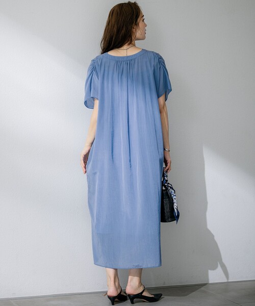 23区 L（ニジュウサンクオオキイサイズ）の「【Lサイズ限定/接触冷感/速乾性/洗える】エアリーブライトローン Vネックワンピース（ワンピース・レディース・カーキ系/ネイビー系/ブルー系・44/46/48/50）」の9枚目の写真