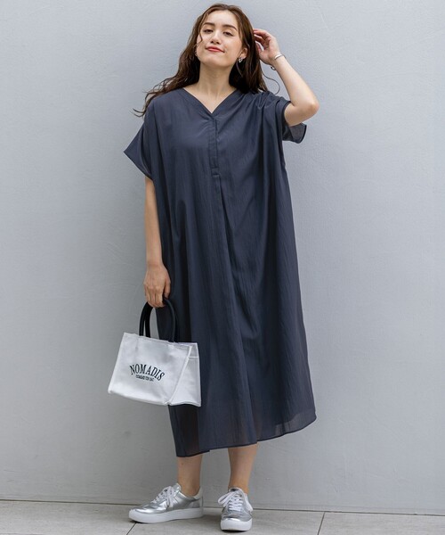 23区 L（ニジュウサンクオオキイサイズ）の「【Lサイズ限定/接触冷感/速乾性/洗える】エアリーブライトローン Vネックワンピース（ワンピース・レディース・カーキ系/ネイビー系/ブルー系・44/46/48/50）」の11枚目の写真