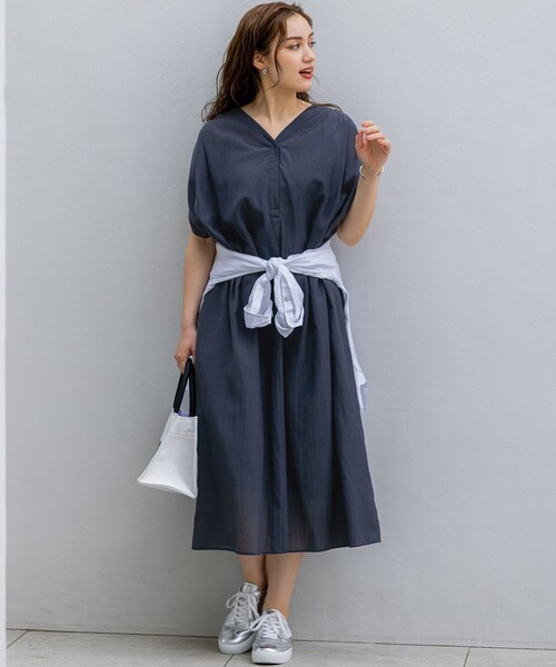 23区 L（ニジュウサンクオオキイサイズ）の「【Lサイズ限定/接触冷感/速乾性/洗える】エアリーブライトローン Vネックワンピース（ワンピース・レディース・カーキ系/ネイビー系/ブルー系・44/46/48/50）」の12枚目の写真