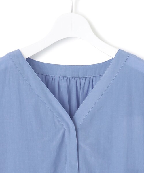23区 L（ニジュウサンクオオキイサイズ）の「【Lサイズ限定/接触冷感/速乾性/洗える】エアリーブライトローン Vネックワンピース（ワンピース・レディース・カーキ系/ネイビー系/ブルー系・44/46/48/50）」の18枚目の写真