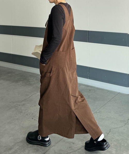 ISOOK（アイスー）の「コットンロングジャンパースカート（chiica original）/ ジャンスカ サロペットスカート ロングスカート ワンピース（ジャンパースカート・レディース・ベージュ/ブラック/ブラウン・FREE）」の4枚目の写真