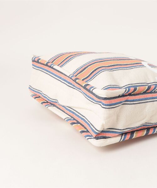 A.P.C.（アーペーセー）の「TOTE LOU（トートバッグ・レディース・オフホワイト・ONESIZE）」の2枚目の写真