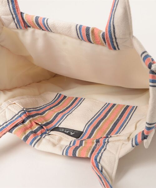 A.P.C.（アーペーセー）の「TOTE LOU（トートバッグ・レディース・オフホワイト・ONESIZE）」の3枚目の写真