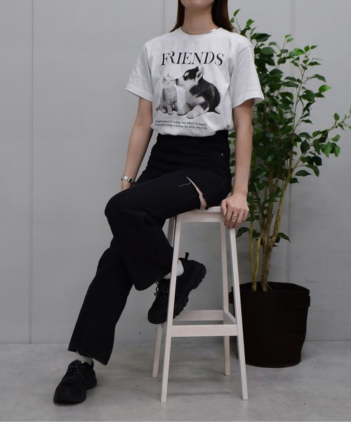 spiritoso（スピリトーゾ）の「【spiritoso】FRIENDS シートプリントTシャツ（Tシャツ/カットソー・レディース・アッシュグレー/ブラック/オートミール/ホワイト・LARGE/MEDIUM）」の10枚目の写真