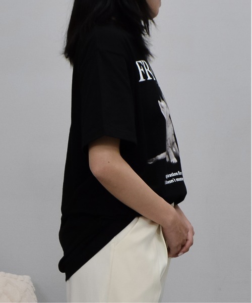 spiritoso（スピリトーゾ）の「【spiritoso】FRIENDS シートプリントTシャツ（Tシャツ/カットソー・レディース・アッシュグレー/ブラック/オートミール/ホワイト・LARGE/MEDIUM）」の16枚目の写真