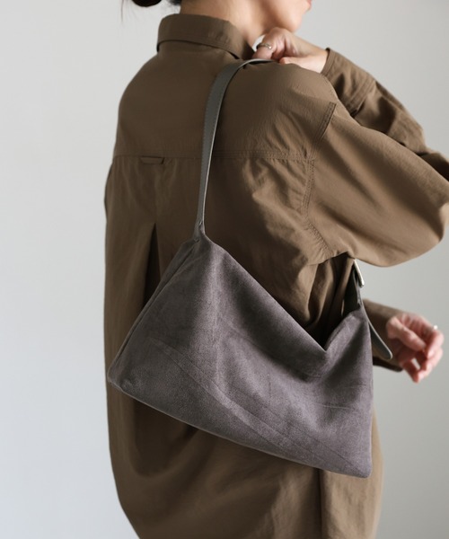 select MOCA(セレクトモカ)の「フェイクスエードワンショルダーバッグ(ショルダーバッグ・レディース・ブラウン/ブラック/グレー・FREE)」の14枚目の写真