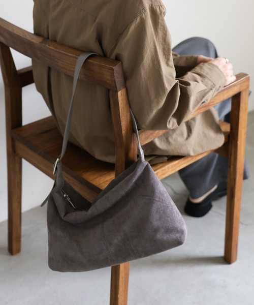 select MOCA(セレクトモカ)の「フェイクスエードワンショルダーバッグ(ショルダーバッグ・レディース・ブラウン/ブラック/グレー・FREE)」の16枚目の写真