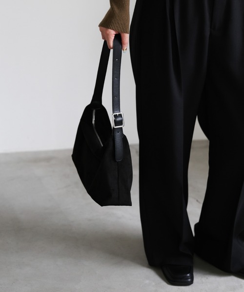 select MOCA(セレクトモカ)の「フェイクスエードワンショルダーバッグ(ショルダーバッグ・レディース・ブラウン/ブラック/グレー・FREE)」の8枚目の写真