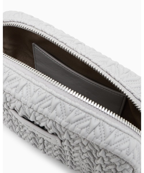 EMPORIO ARMANI（エンポリオアルマーニ）の「【エンポリオ アルマーニ】カメラケース エンボス仕上げ チェーンショルダーストラップ（ショルダーバッグ・レディース・ライトグレー/ブラック・FREE）」の6枚目の写真