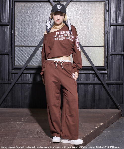 BACK TO THE FIELD(バック トゥー ザ フィールド)の「【MLB】プリントロゴオフショルダーセットアップ(セットアップ・レディース・ブラウン/ブラック/グレー・FREE)」の13枚目の写真