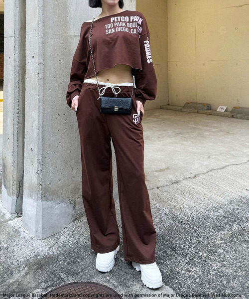 BACK TO THE FIELD(バック トゥー ザ フィールド)の「【MLB】プリントロゴオフショルダーセットアップ(セットアップ・レディース・ブラウン/ブラック/グレー・FREE)」の15枚目の写真