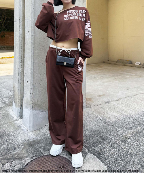 BACK TO THE FIELD(バック トゥー ザ フィールド)の「【MLB】プリントロゴオフショルダーセットアップ(セットアップ・レディース・ブラウン/ブラック/グレー・FREE)」の17枚目の写真