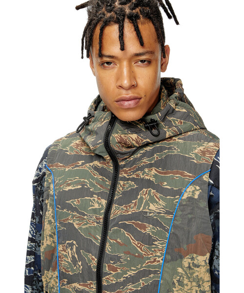DIESEL（ディーゼル）の「メンズ カモフラージュスリーブレスブルゾン J-OSTEND-SL-CAMU（ナイロンジャケット・メンズ・カモフラージュ・50/52/48/46/44/54）」の2枚目の写真