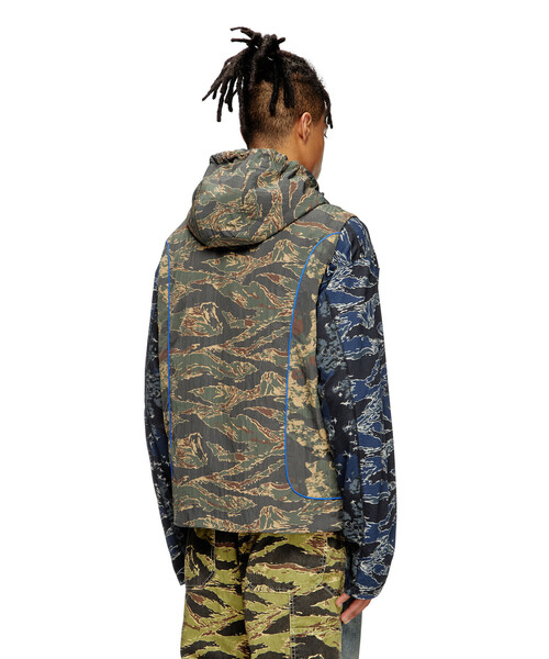 DIESEL（ディーゼル）の「メンズ カモフラージュスリーブレスブルゾン J-OSTEND-SL-CAMU（ナイロンジャケット・メンズ・カモフラージュ・50/52/48/46/44/54）」の4枚目の写真