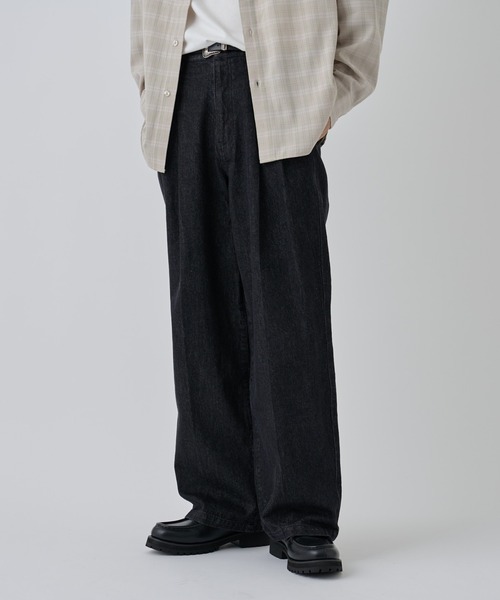 COLONY 2139（コロニートゥーワンスリーナイン）の「2タックストレートデニムスラックス（デニムパンツ・メンズ・ブラック/インディゴブルー・LARGE/MEDIUM）」の13枚目の写真