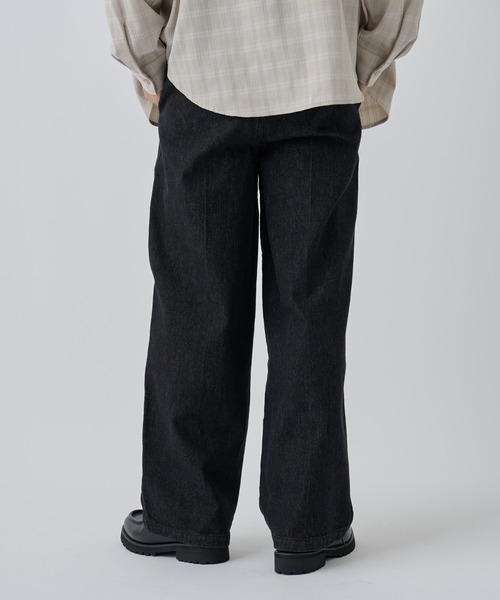 COLONY 2139（コロニートゥーワンスリーナイン）の「2タックストレートデニムスラックス（デニムパンツ・メンズ・ブラック/インディゴブルー・LARGE/MEDIUM）」の15枚目の写真