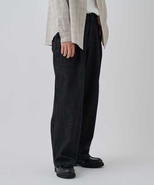 COLONY 2139（コロニートゥーワンスリーナイン）の「2タックストレートデニムスラックス（デニムパンツ・メンズ・ブラック/インディゴブルー・LARGE/MEDIUM）」の16枚目の写真