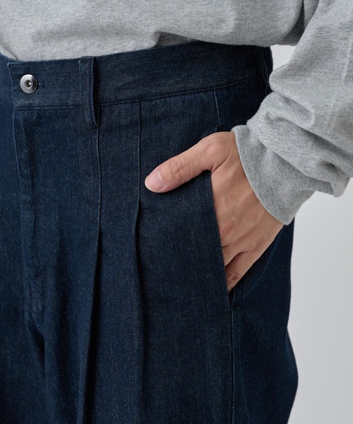 COLONY 2139（コロニートゥーワンスリーナイン）の「2タックストレートデニムスラックス（デニムパンツ・メンズ・ブラック/インディゴブルー・LARGE/MEDIUM）」の10枚目の写真