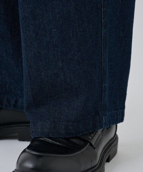 COLONY 2139（コロニートゥーワンスリーナイン）の「2タックストレートデニムスラックス（デニムパンツ・メンズ・ブラック/インディゴブルー・LARGE/MEDIUM）」の12枚目の写真