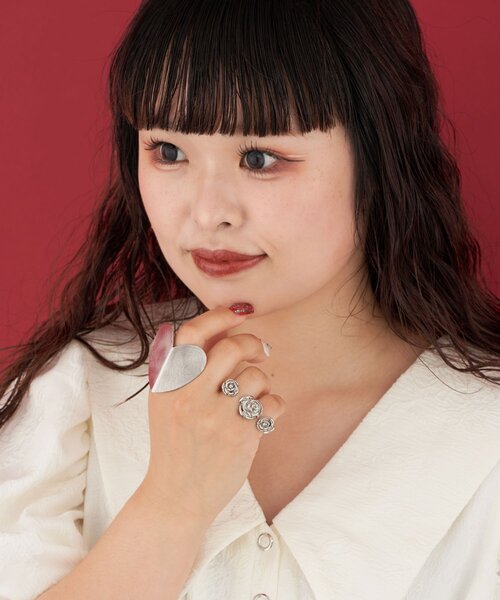 CIAOPANIC(チャオパニック)の「【Me+Me/ミープラスミー】フラワーハートリングセット(リング・レディース・シルバー・ONE SIZE)」の2枚目の写真