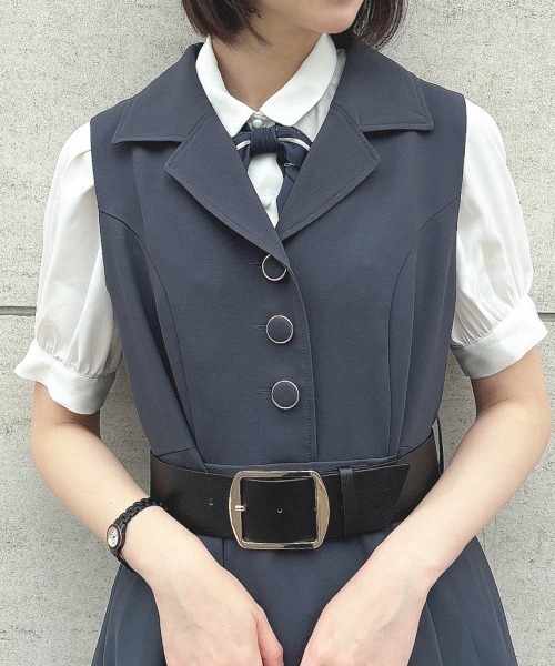 an another angelus（アンアナザーアンジェラス）の「ベルト付き開衿ジレワンピース（ワンピース・レディース・レンガ/グレー・FREE）」の15枚目の写真