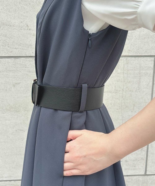 an another angelus（アンアナザーアンジェラス）の「ベルト付き開衿ジレワンピース（ワンピース・レディース・レンガ/グレー・FREE）」の16枚目の写真