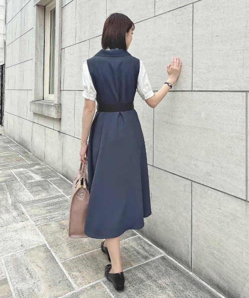 an another angelus（アンアナザーアンジェラス）の「ベルト付き開衿ジレワンピース（ワンピース・レディース・レンガ/グレー・FREE）」の17枚目の写真