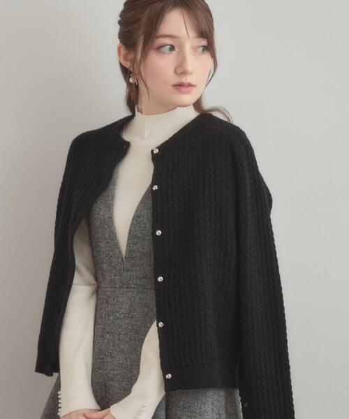 couture brooch（クチュールブローチ）の「【大人可愛い・きれいめ・通勤】ケーブルカーディガン（カーディガン/ボレロ・レディース・ブラック/ボルドー/グレー/グリーン系・36/40/42/38）」の2枚目の写真