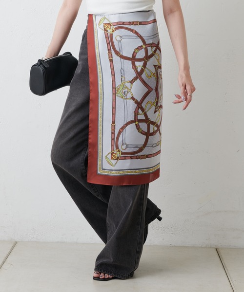 COLONY 2139(コロニートゥーワンスリーナイン)の「スカーフベルト柄 70×70(バンダナ/スカーフ・レディース・オレンジ/オリーブ・FREE)」の1枚目の写真