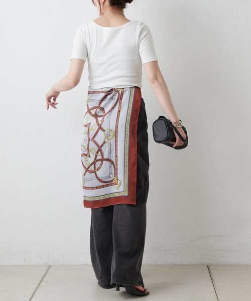 COLONY 2139(コロニートゥーワンスリーナイン)の「スカーフベルト柄 70×70(バンダナ/スカーフ・レディース・オレンジ/オリーブ・FREE)」の4枚目の写真