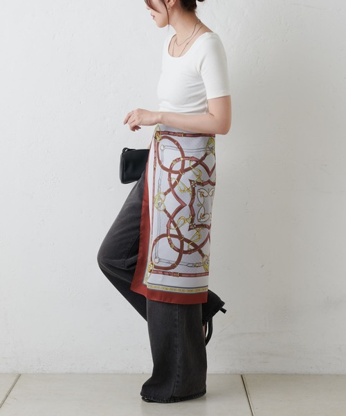 COLONY 2139(コロニートゥーワンスリーナイン)の「スカーフベルト柄 70×70(バンダナ/スカーフ・レディース・オレンジ/オリーブ・FREE)」の5枚目の写真