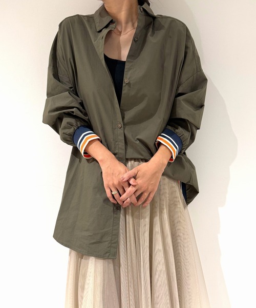 Q(キュー)の「リブドッキングシャツ(シャツ/ブラウス・レディース・チャコールグレー/カーキ・MEDIUM)」の2枚目の写真