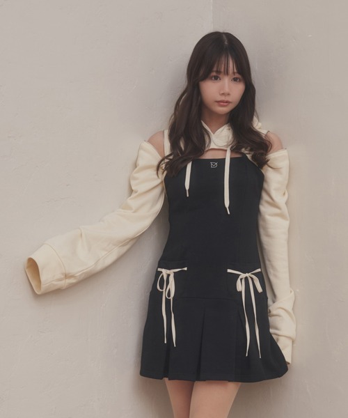 M DOLLY(エムドリー)の「*M DOLLY original* sweat pleats Luce set dress/スウェットプリーツルーチェセットドレス(ワンピース・レディース・ブラック/アイボリー・FREE)」の1枚目の写真