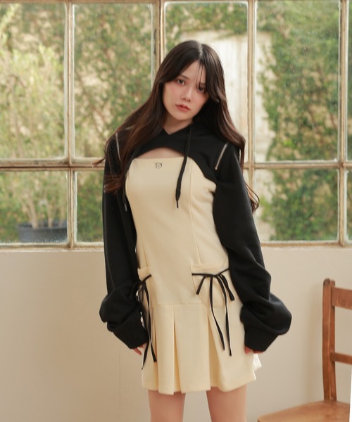 M DOLLY(エムドリー)の「*M DOLLY original* sweat pleats Luce set dress/スウェットプリーツルーチェセットドレス(ワンピース・レディース・ブラック/アイボリー・FREE)」の4枚目の写真