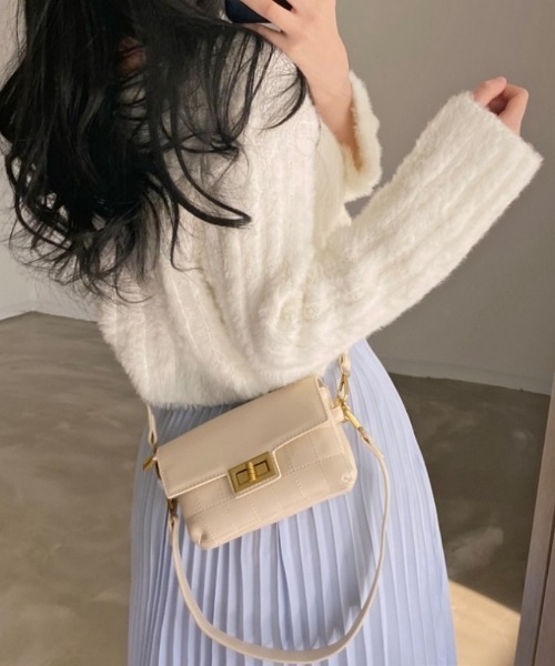 Ritzy(リッツィー)の「モコモコショート丈 ストライプフリーストップス(シャツ/ブラウス・レディース・ホワイト/グレー/ピンク・FREE)」の1枚目の写真