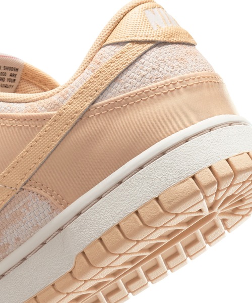 NIKE（ナイキ）の「NIKE WMNS DUNK LOW HJ5777-101（スニーカー・レディース・ベージュ・23.5cm/24cm/24.5cm/25cm）」の9枚目の写真