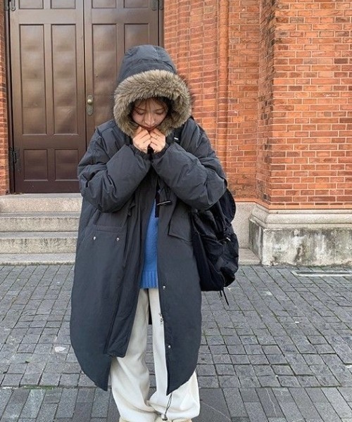 ファーフード付きロングダウン風コート／グレー・ベージュ・ピンク