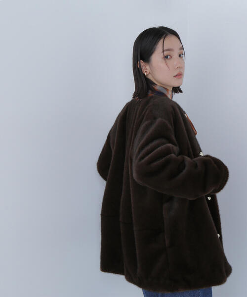 ◇フェイクファーノーカラーハーフコート（ノーカラーコート