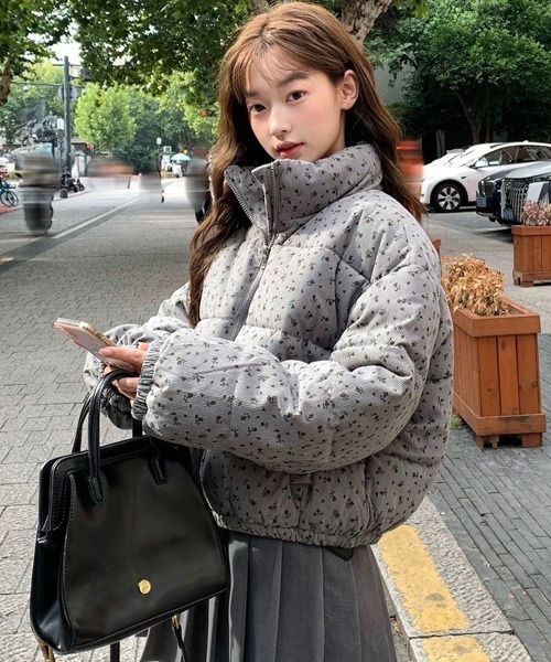 モスキーノ　花柄　ダウン　総柄　42サイズ　中綿 小花柄ショートダウンジャケット（ダウンジャケット/コート）｜Ressaca