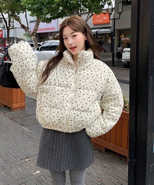 花柄ショート丈ダウンジャケット 小花柄ショートダウンジャケット（ダウンジャケット/コート）｜Ressaca